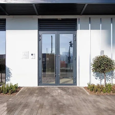 Cba Waterfront Apartment *